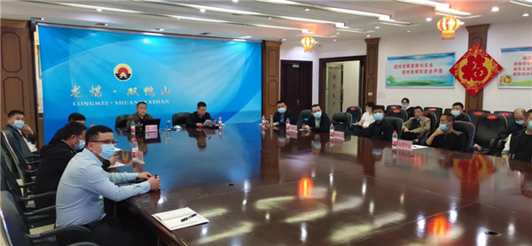 山東科技大學(xué)實用礦山壓力研究中心主任石永奎教授、郝建博士應(yīng)邀赴龍煤雙鴨山礦業(yè)集團進行技術(shù)交流